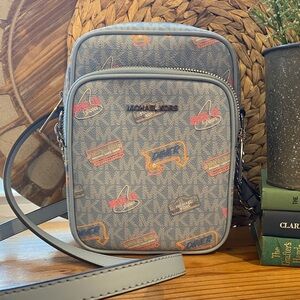 Michael Kors Jet Set Medium Printed Signature Logo Crossbody Chain Strap Bag